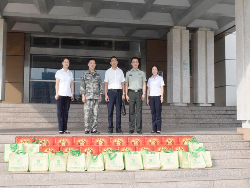 信泰慰問暖人心，軍民建設(shè)一家親